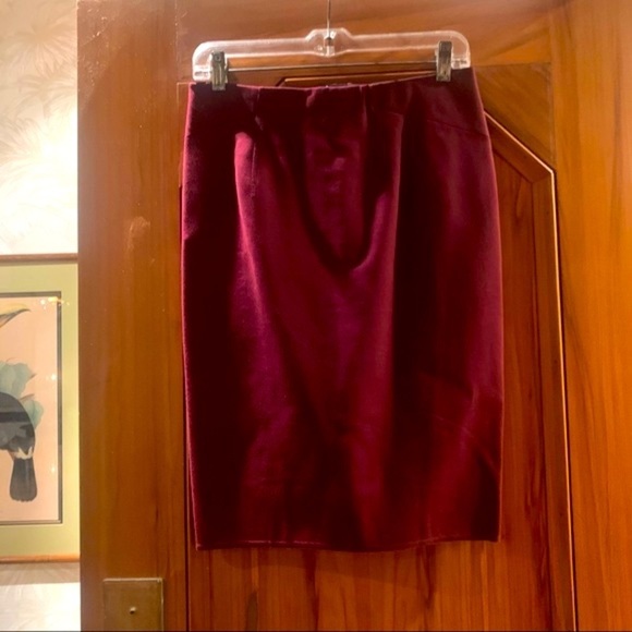 Ann Taylor Maroon Stretch Pencil Skirt 💜 - Picture 2 of 8